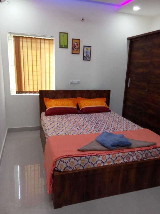 Royal Suites Service 1bhk Near Aig Hospital Gachibowli * Hyderabad