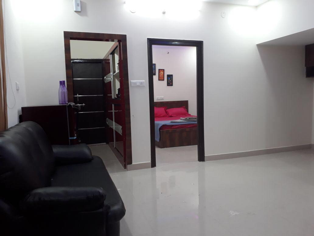Royal Suites Service 1bhk Near Aig Hospital Gachibowli * Hyderabad