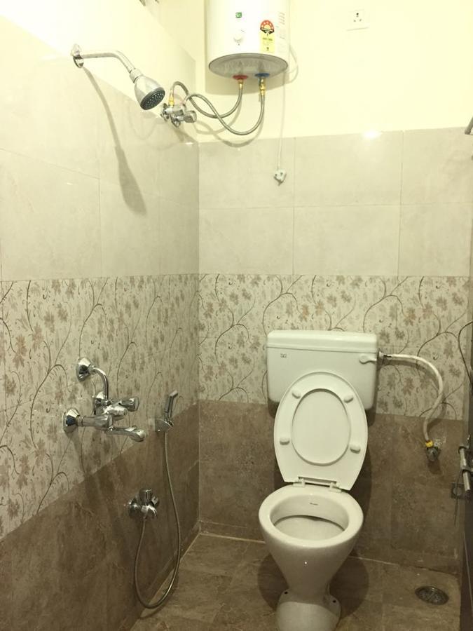 Royal Suites Service 1bhk Near Aig Hospital Gachibowli Apartment *