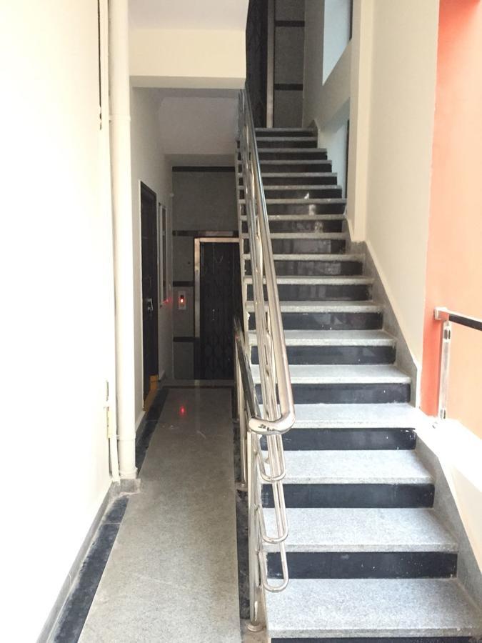 Apartment Royal Suites Service 1bhk Near Aig Hospital Gachibowli